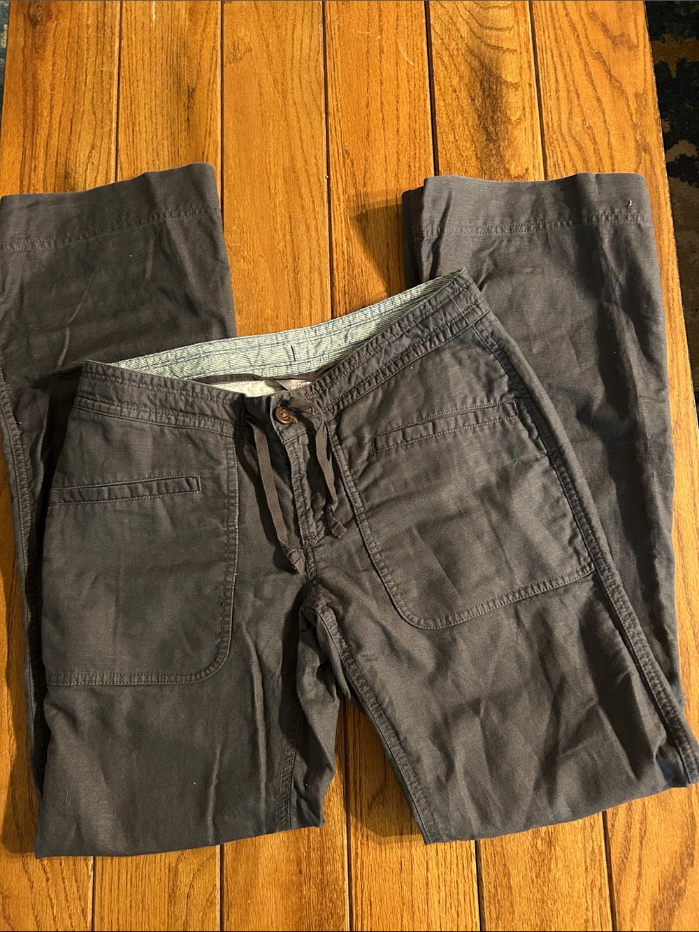 The North Face women’s Drawstring Linen Chinos in Dark Gray